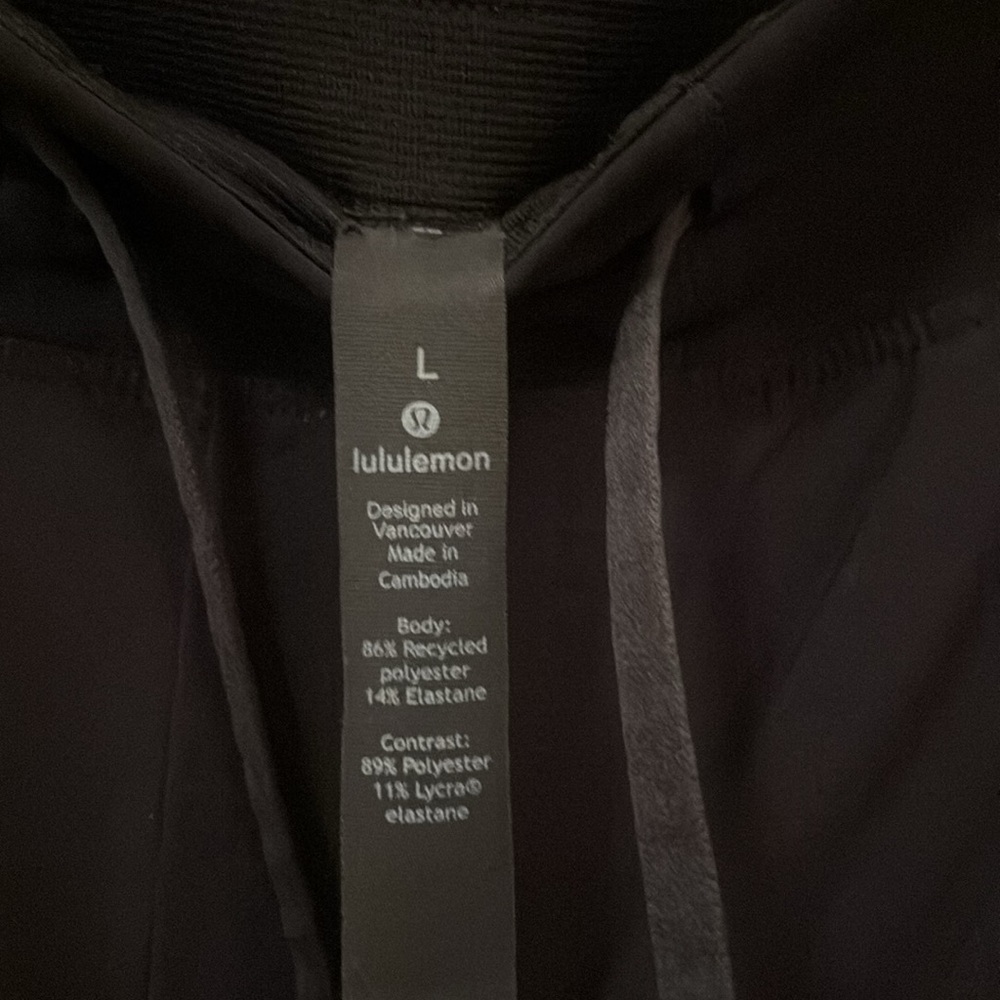 Lululemon shorts for men - Picture 3 of 3